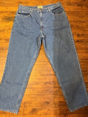 L.L Bean Relaxed Fit Men's Jeans 38x32 100% Cotton Classic Blue Denim
